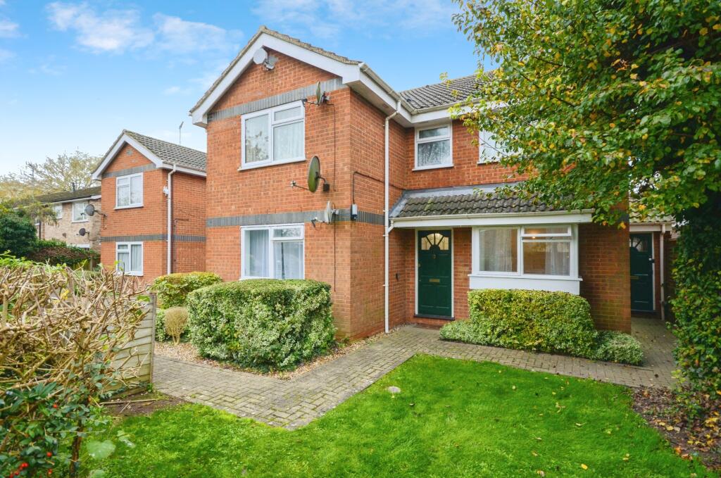 Main image of property: 96 Chiltern Road, Dunstable, LU6
