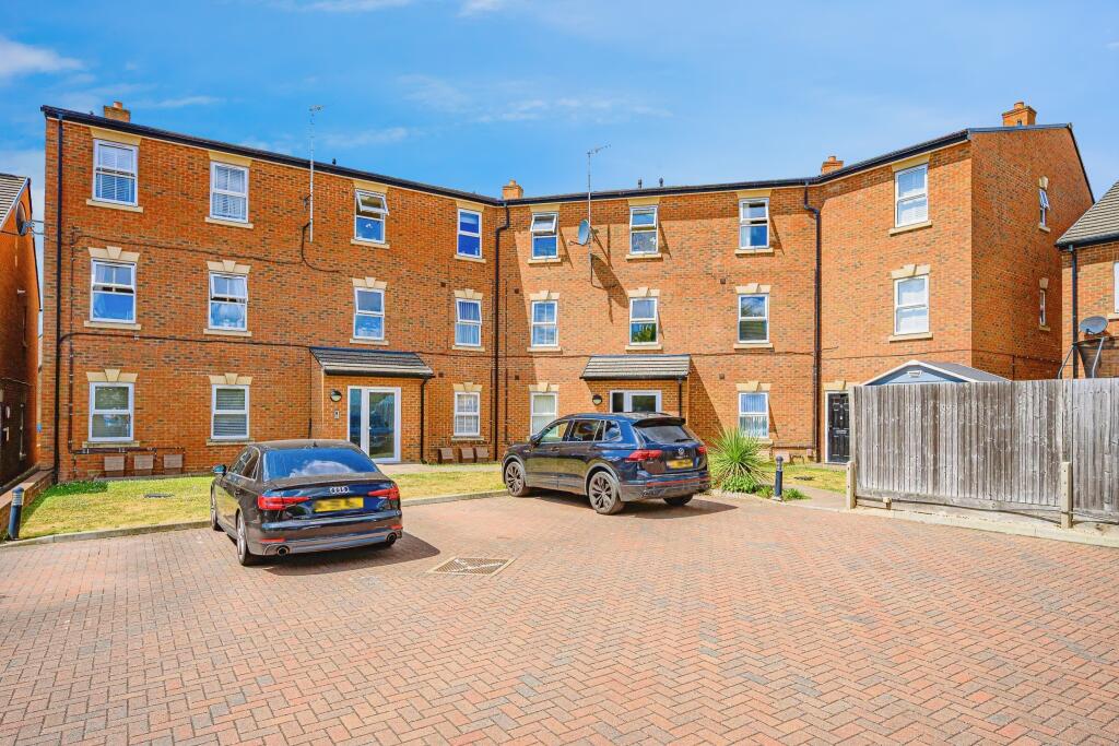 Main image of property: 62 Catsbrook Road, Luton, LU3