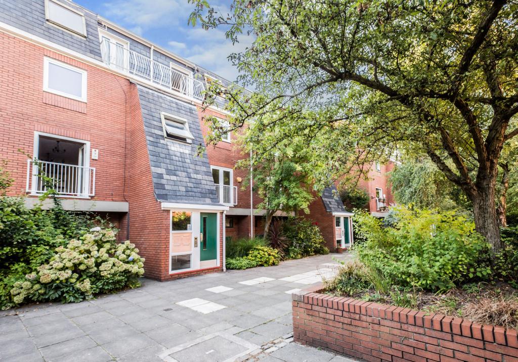 2 bedroom apartment for sale in Rozel Square, Manchester, M3