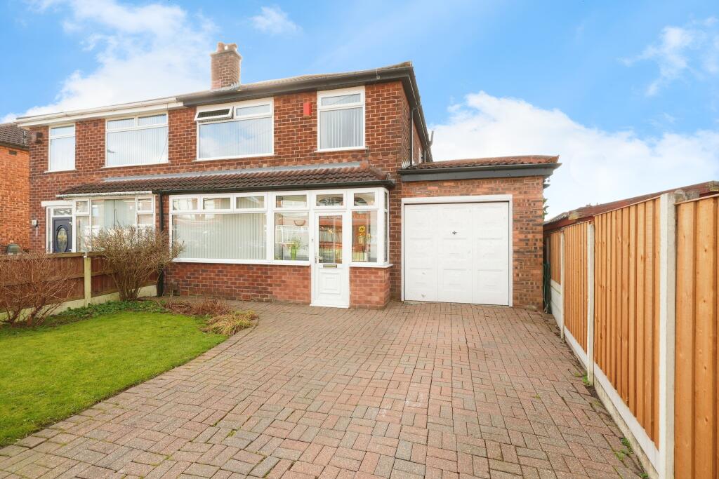 3 bedroom semidetached house for sale in Parkleigh Drive, Manchester, M40