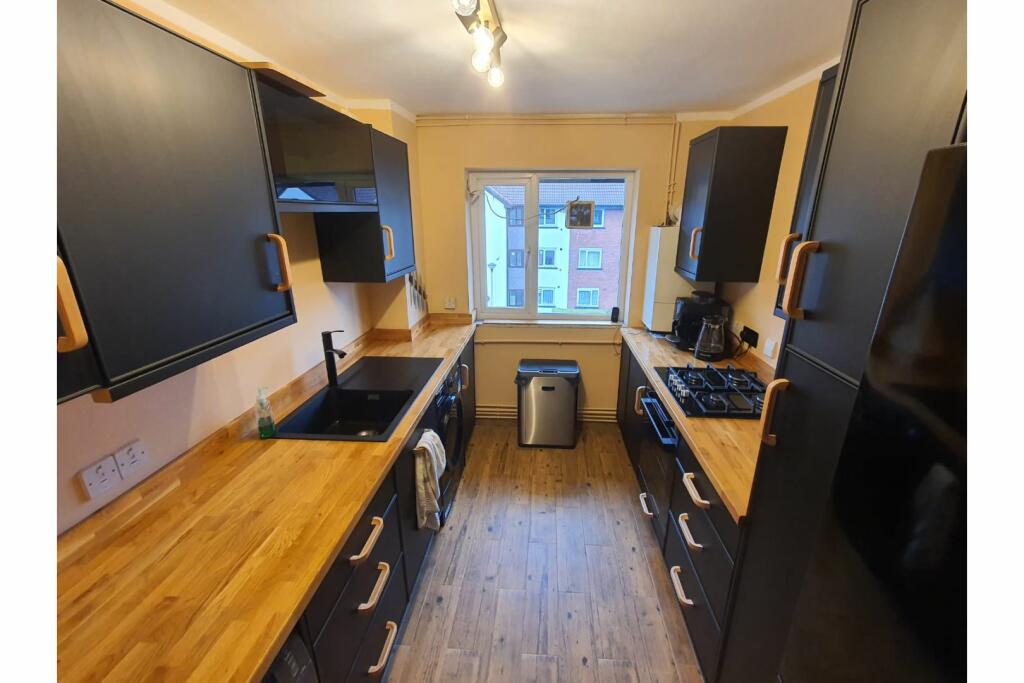 3 bedroom flat for sale in Canterbury Gardens, Salford, M5