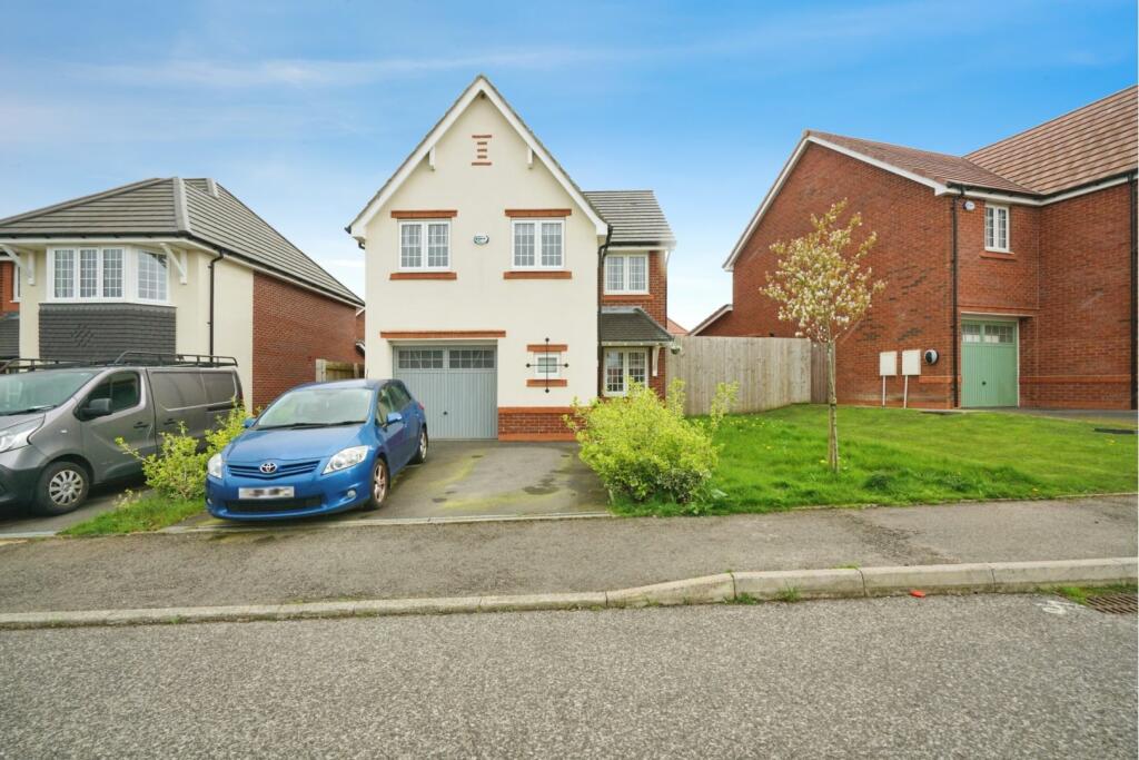 4 bedroom detached house for sale in Fern Green Close, Manchester, M28