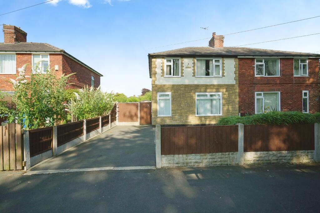 3 bedroom semidetached house for sale in Formby Avenue, Manchester, M46