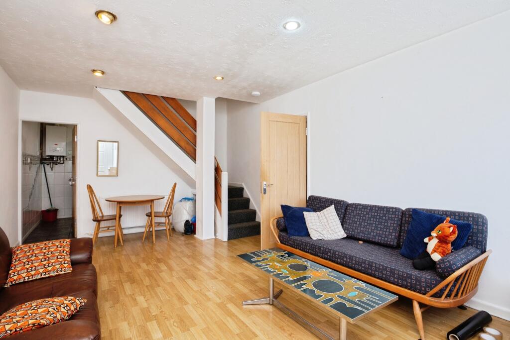 Main image of property: The Fairway, Manchester, M40