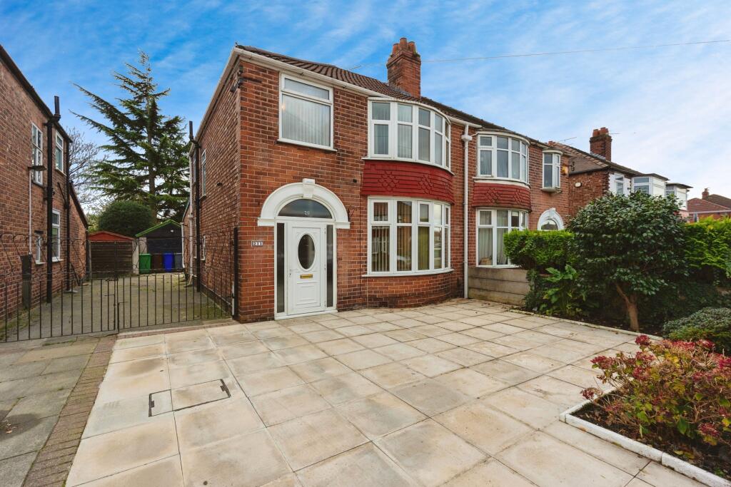 3 bedroom semidetached house for sale in Brantingham Road, Manchester, M21