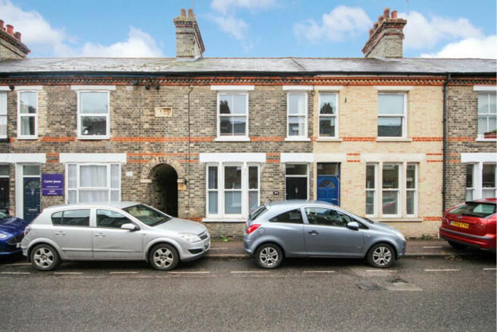3 bedroom terraced house for sale in Thoday Street, Cambridge, CB1