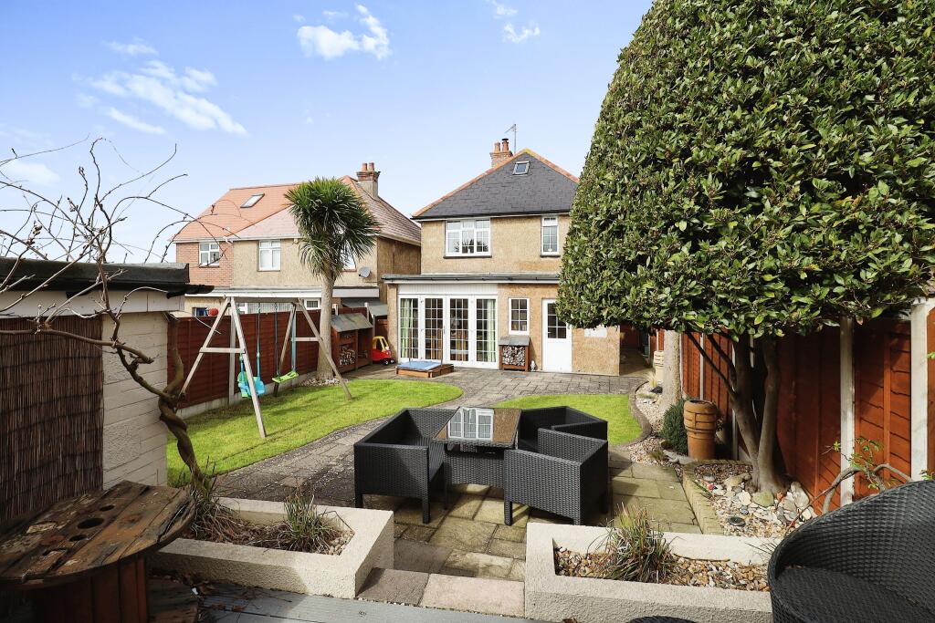 3 bedroom detached house for sale in Grove Road, Sandown, PO36