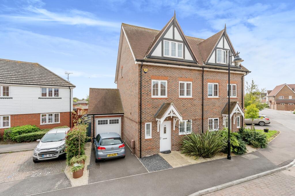 3 bedroom semidetached house for sale in Mackintosh Drive, Bognor