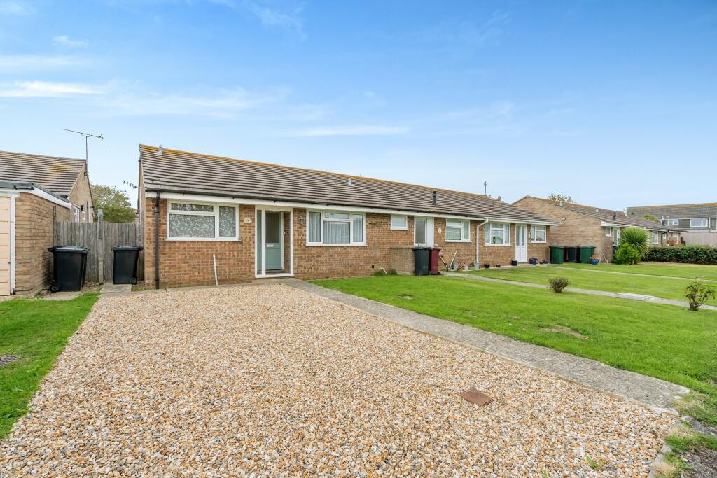 2 bedroom semidetached bungalow for sale in Slattsfield Close, Selsey, Chichester, PO20