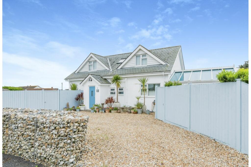 4 bedroom detached house for sale in Seafield Close, East Wittering