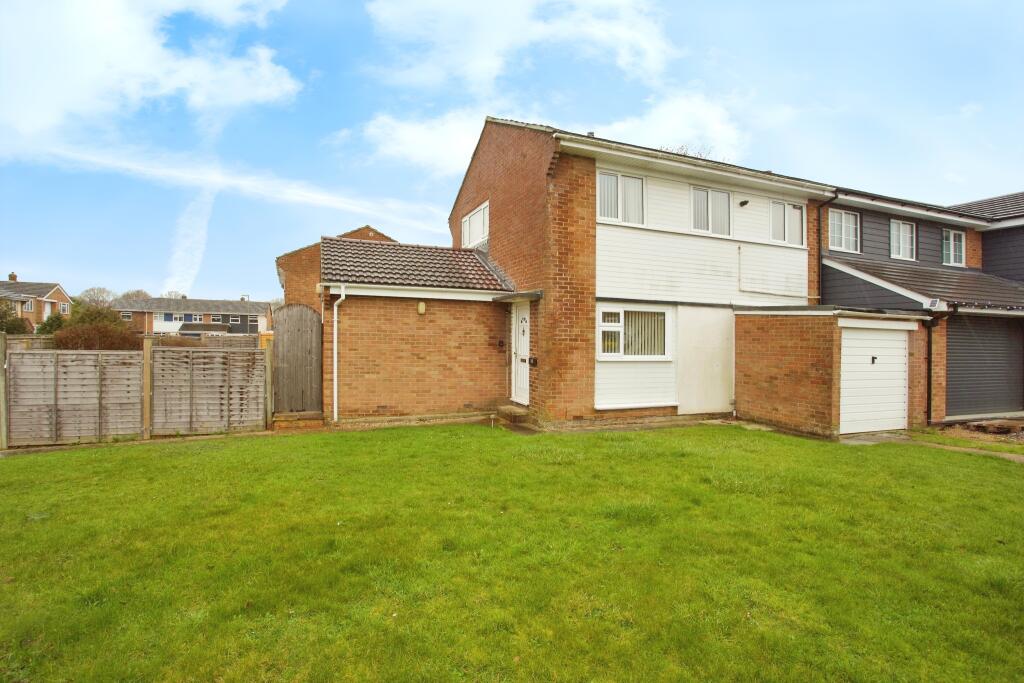 3 bedroom semidetached house for sale in Beaumont Rise, Fareham, PO15