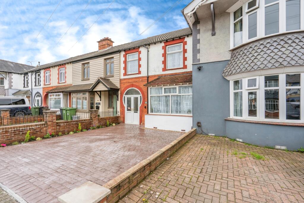 3 bedroom terraced house for sale in Chatsworth Avenue, Cosham, Portsmouth, PO6