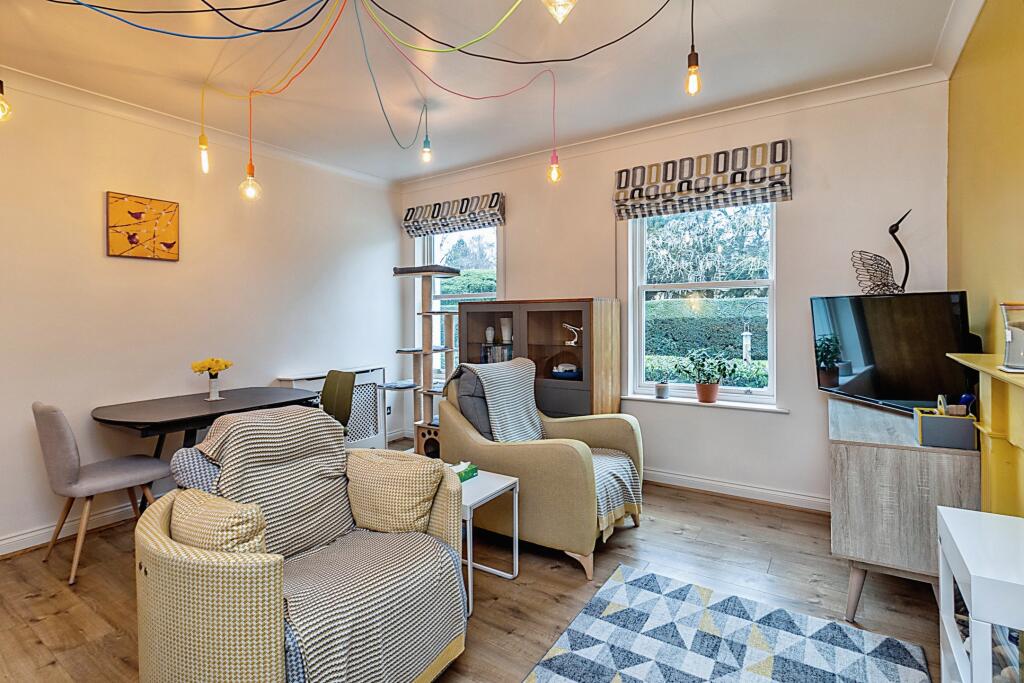 2 bedroom ground floor flat for sale in Wavendon House Drive, Milton