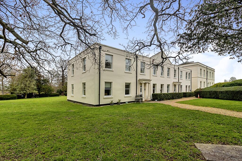 2 bedroom ground floor flat for sale in Wavendon House Drive, Milton Keynes, MK17