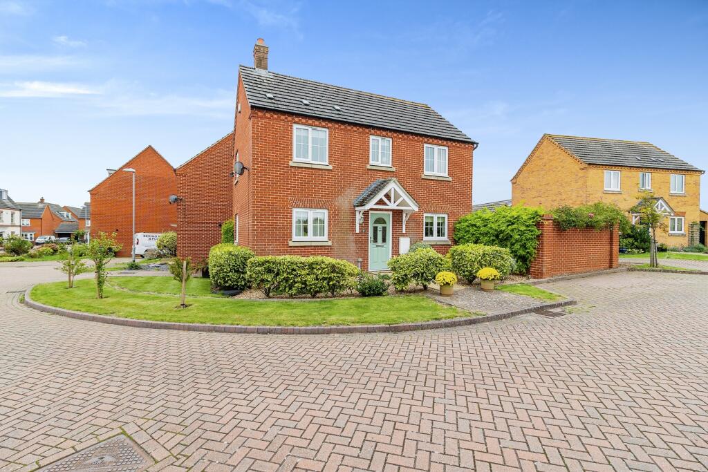 3 bedroom detached house for sale in Laxton Way, Bedford, MK41