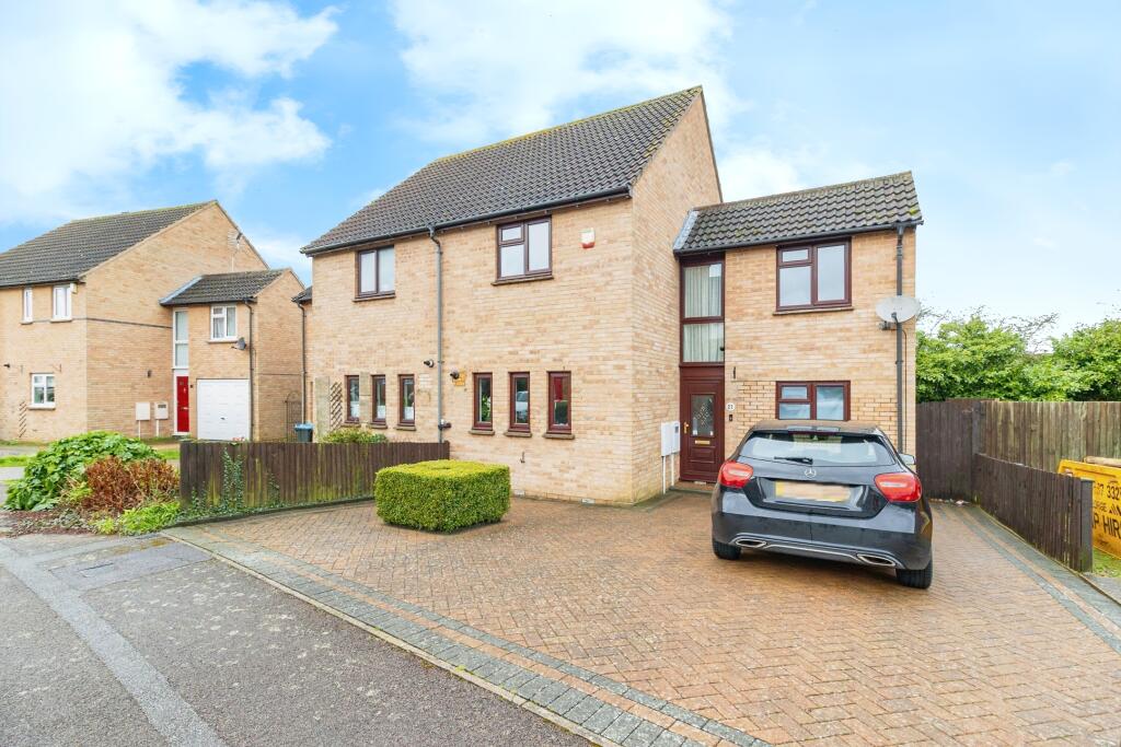 4 bedroom semidetached house for sale in Lowndes Grove, Shenley Church