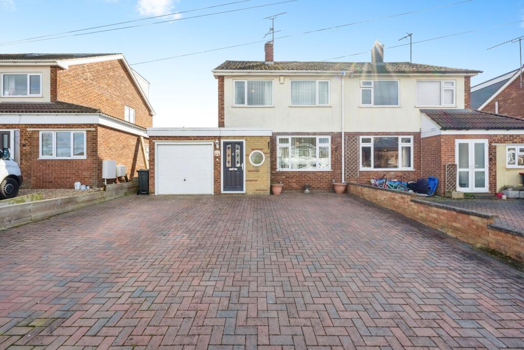 4 bedroom semidetached house for sale in Rowan Drive, Haversham