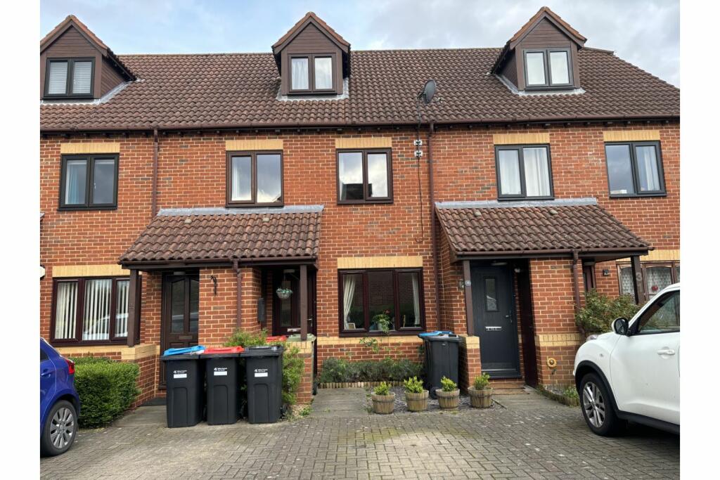 1 bedroom ground floor for sale in Tompkins Close, Shenley
