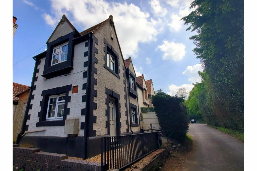 2 bedroom semidetached house for sale in Woburn Lane, Aspley Guise, MK17