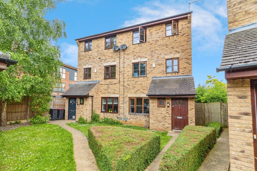 5 bedroom semidetached house for sale in Perivale, Monkston Park