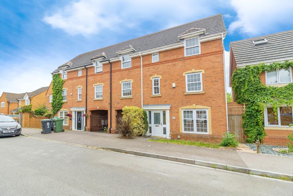 5 bedroom semidetached house for sale in Moat Farm Close, Marston