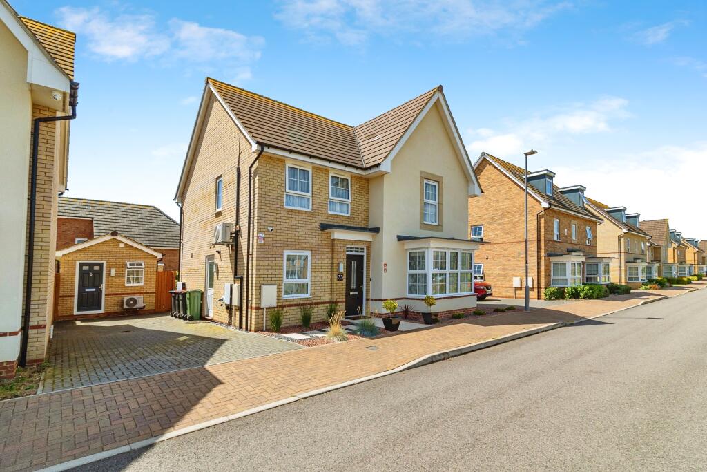 4 bedroom detached house for sale in Montague Crescent, Brooklands, Milton Keynes, MK10