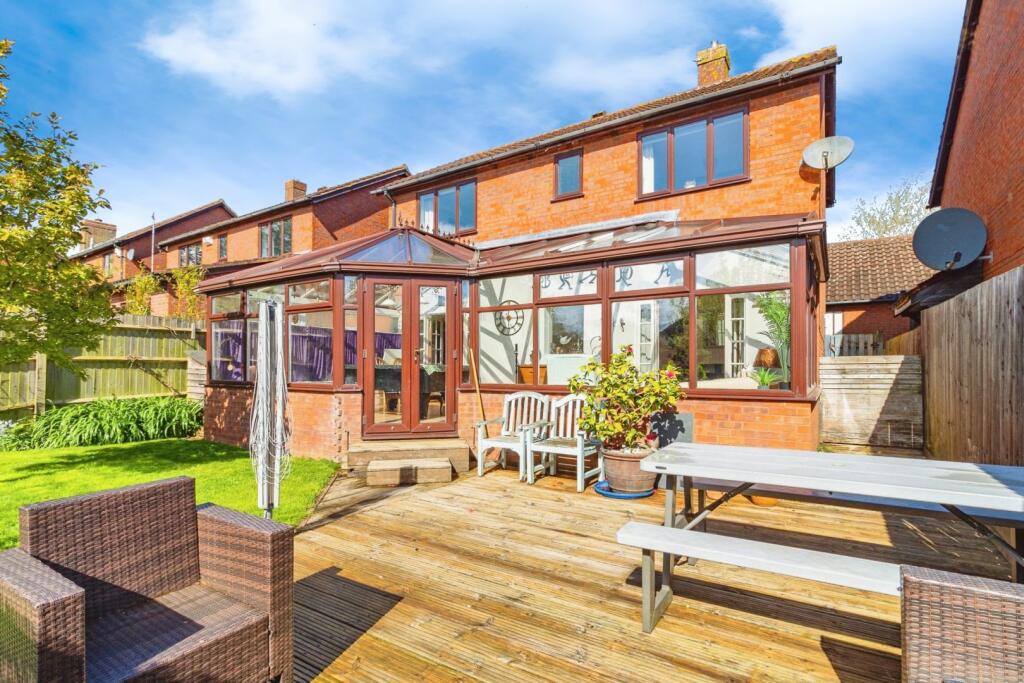 4 bedroom detached house for sale in Springfield Boulevard, Milton