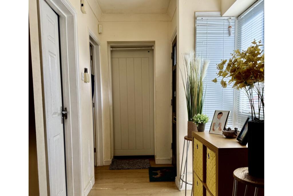 Main image of property: Catesby Croft, Loughton, Milton Keynes, MK5