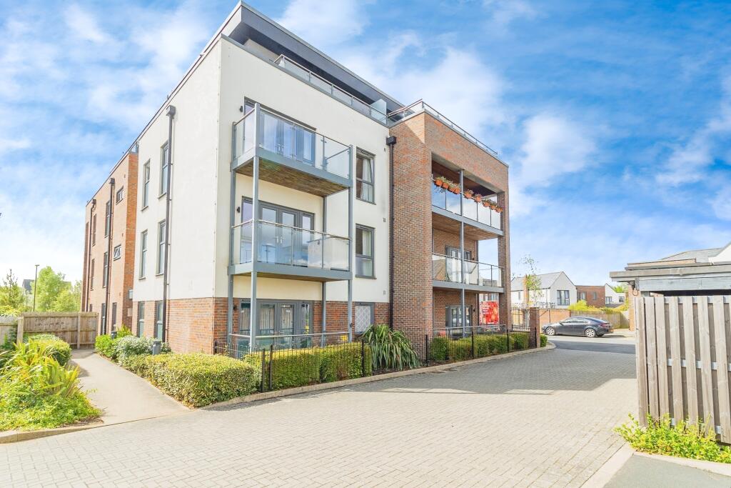 Main image of property: 2 Harvard Way, Oakgrove, Milton Keynes, MK10