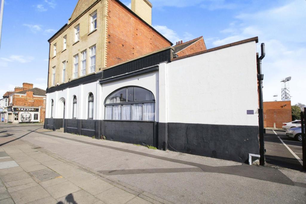 2 bedroom apartment for sale in 157 Grimsby Road, Cleethorpes, DN35