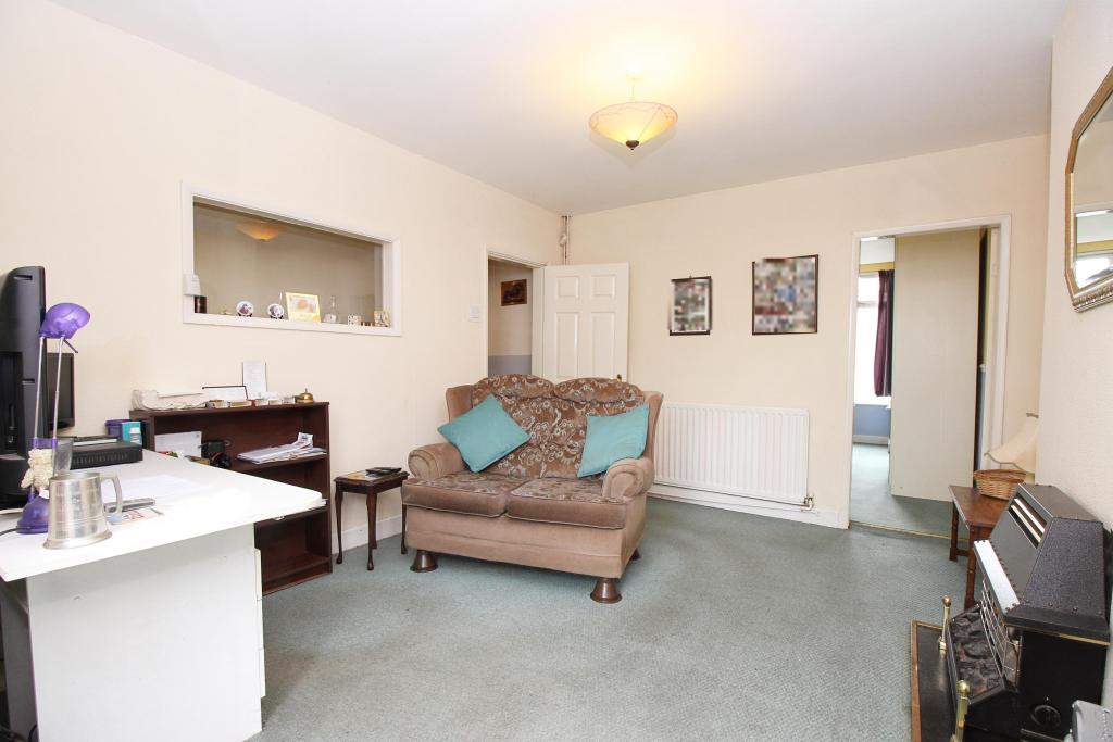 3 bedroom terraced house for sale in Mill Road, Cleethorpes, DN35