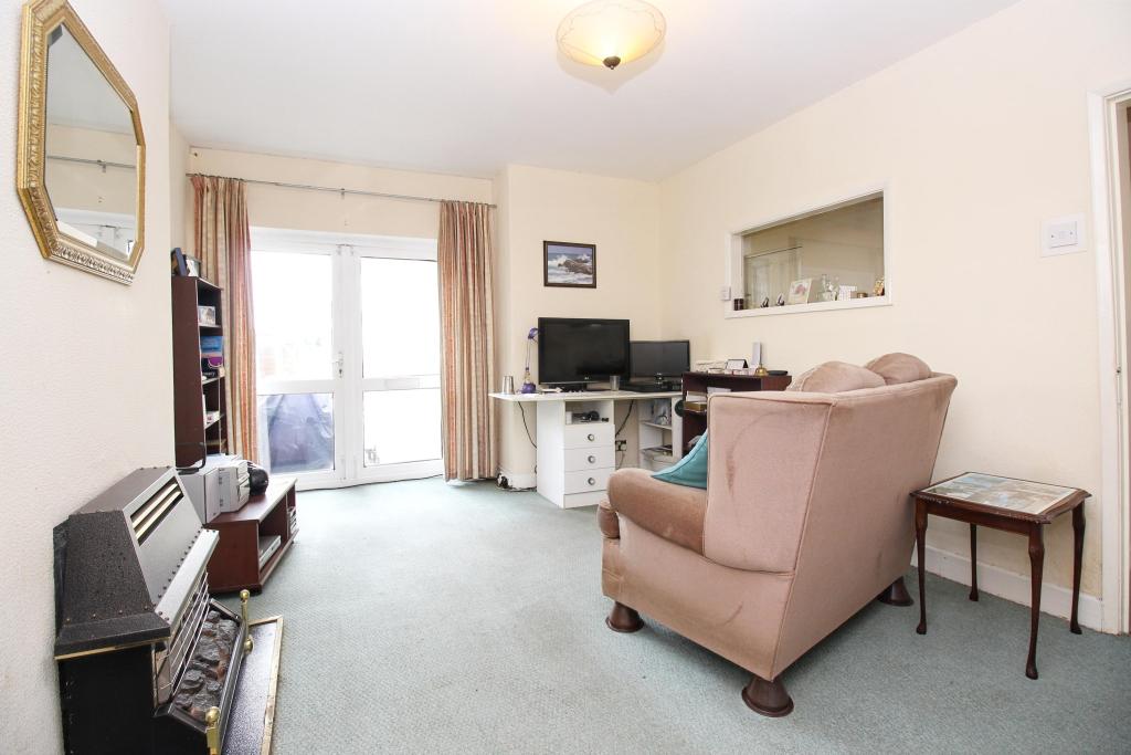 3 bedroom terraced house for sale in Mill Road, Cleethorpes, DN35