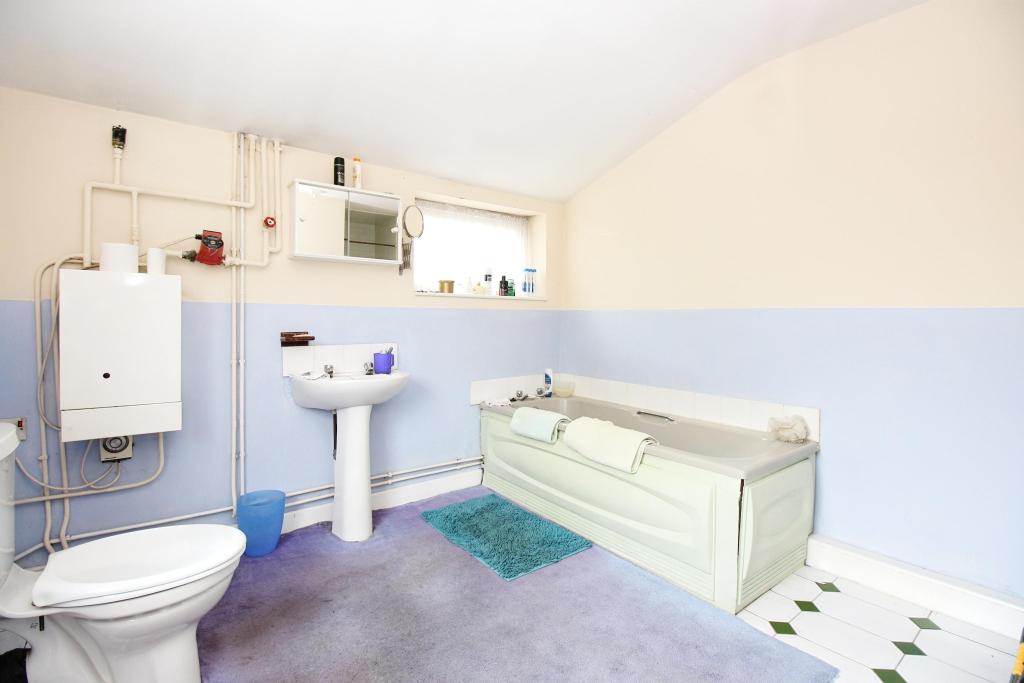 3 bedroom terraced house for sale in Mill Road, Cleethorpes, DN35