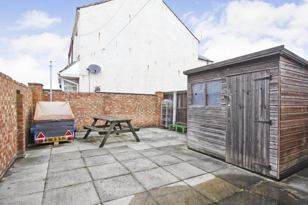 3 bedroom terraced house for sale in Mill Road, Cleethorpes, DN35