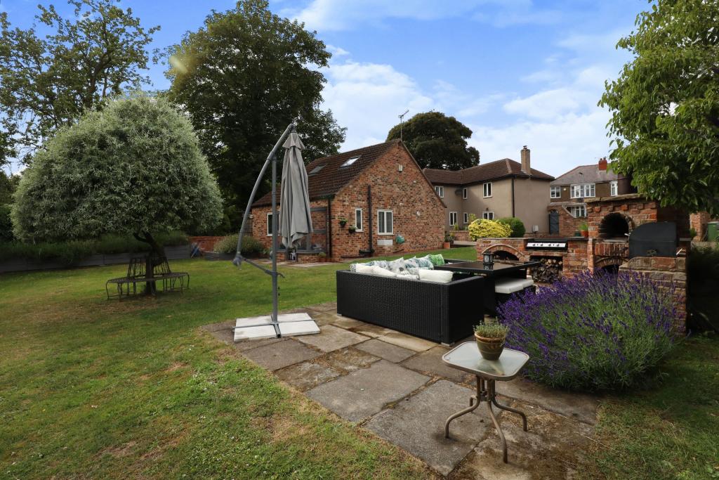 5 bedroom detached house for sale in High Street, Haxey, DN9