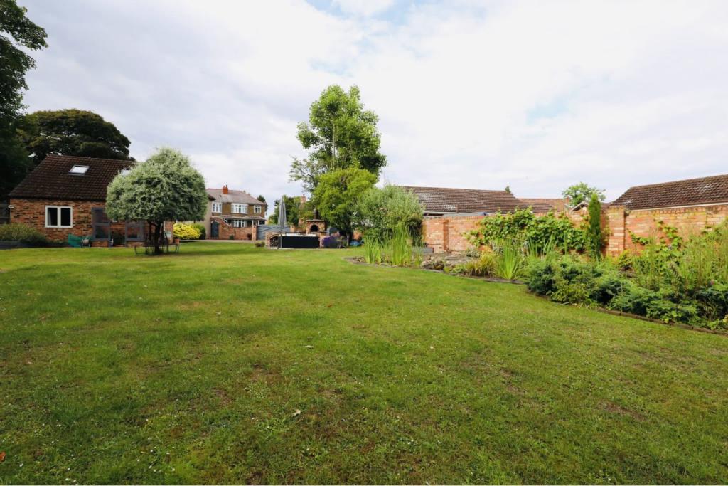 5 bedroom detached house for sale in High Street, Haxey, DN9