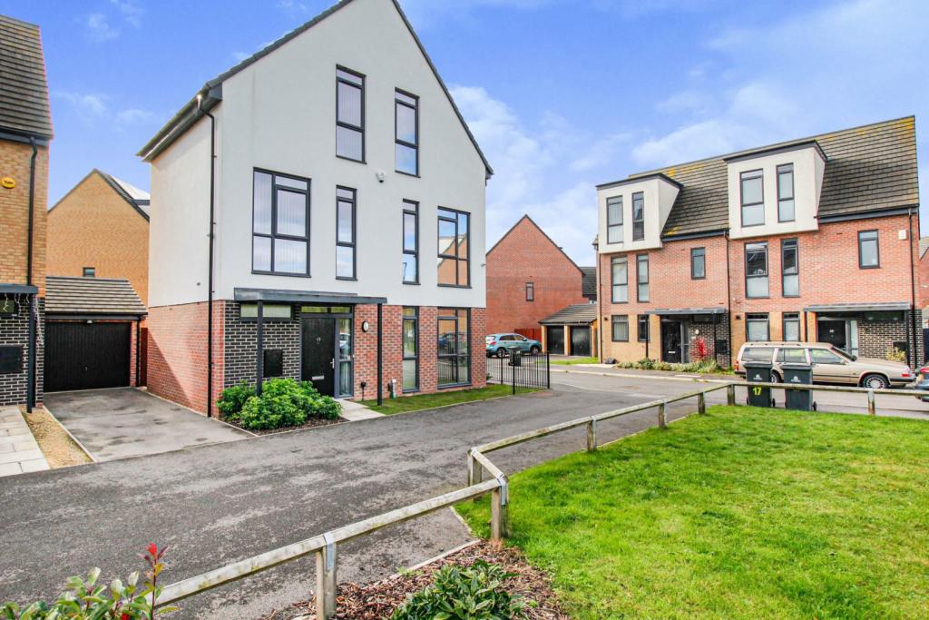 4 bedroom detached house for sale in Parkland Crescent, Bentley