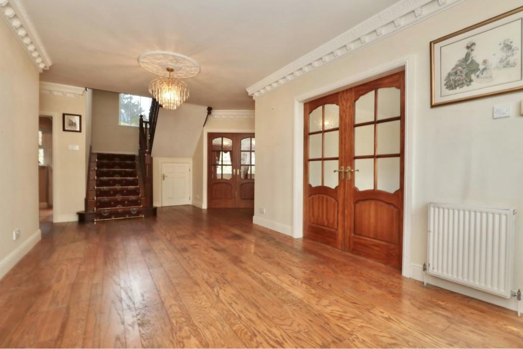4 bedroom detached house for sale in Rose Gardens, Retford, DN22