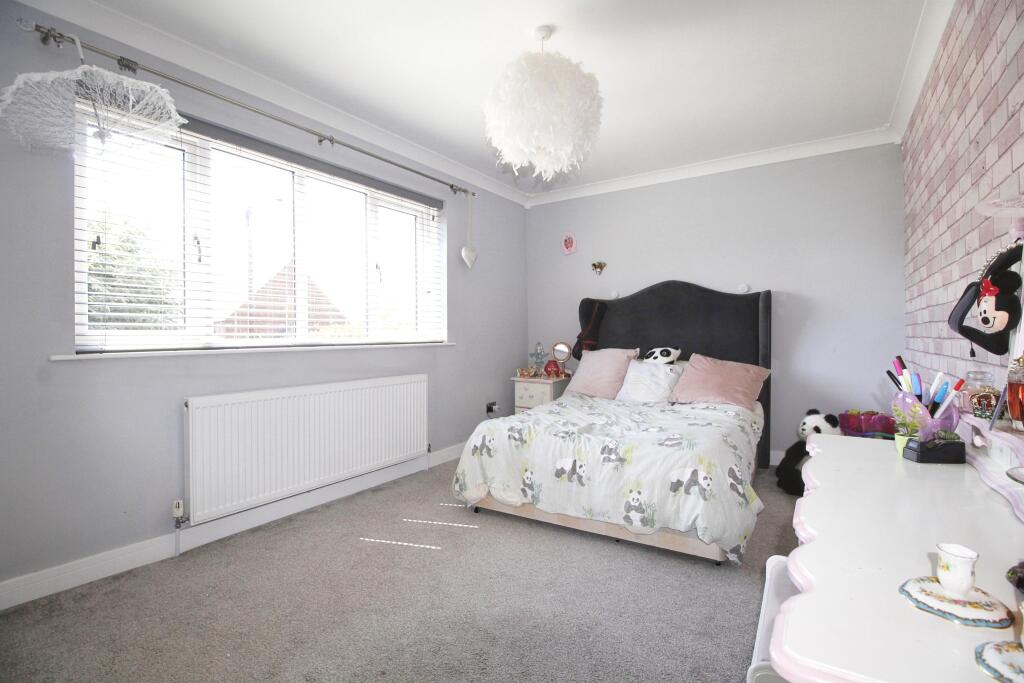 4 bedroom detached house for sale in High Street, Hatfield, Doncaster, DN7