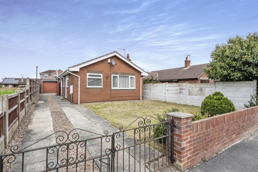 4 bedroom detached bungalow for sale in Measham Drive, Stainforth