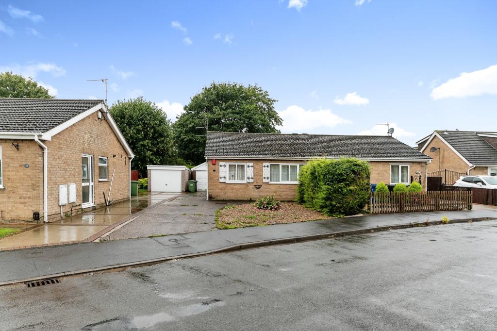 2 bedroom semidetached bungalow for sale in Oban Court, Immingham, DN40