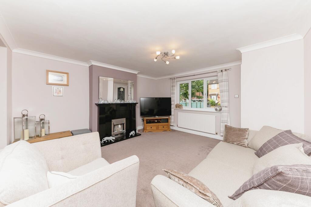 3 bedroom semidetached house for sale in Fulford Crescent, Barrowupon