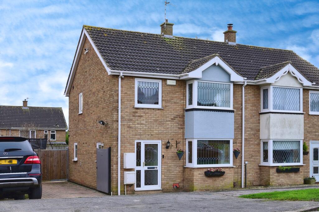 3 bedroom semidetached house for sale in Oak Way, Cleethorpes, DN35