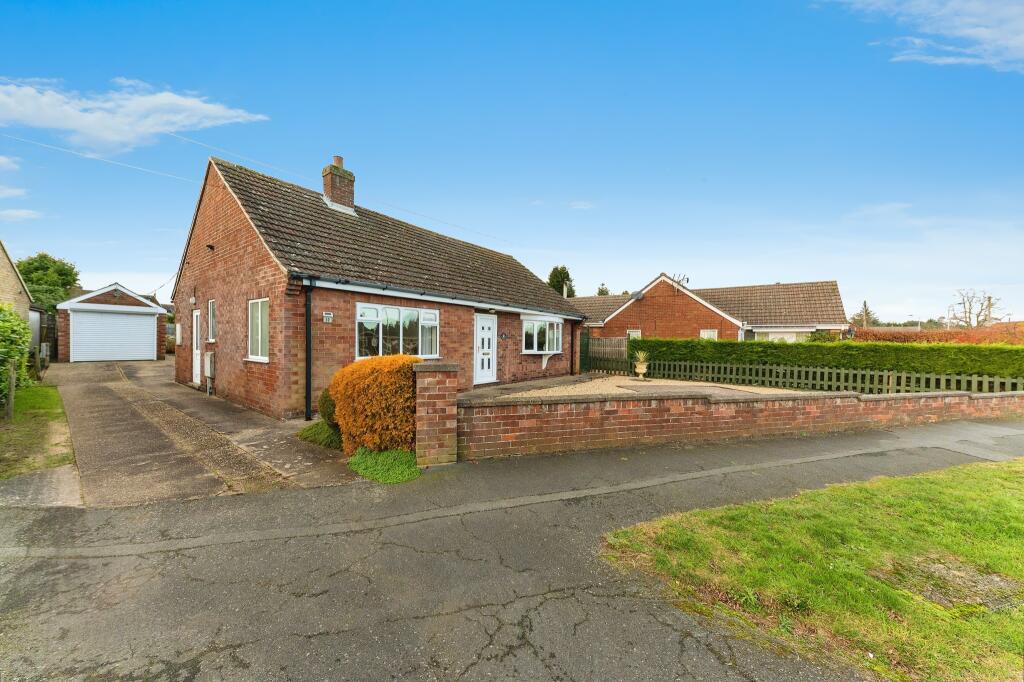3 bedroom detached bungalow for sale in St. Martins Road, Brigg, DN20