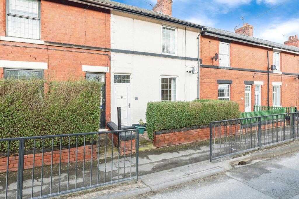 3 bedroom terraced house for sale in Norton Common Road, Doncaster, DN6