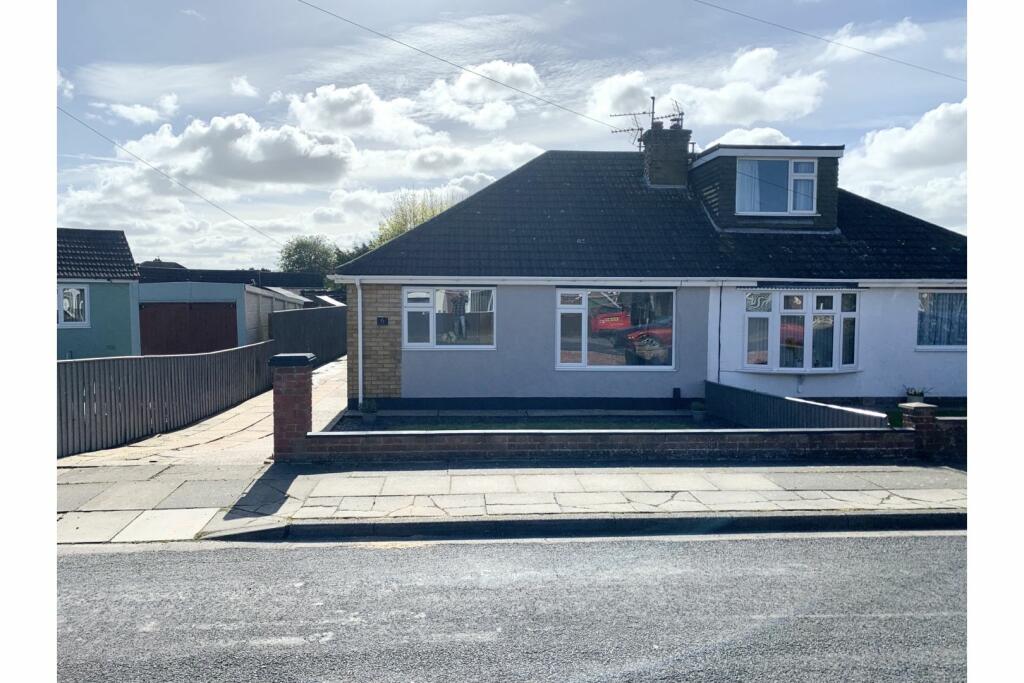2 bedroom bungalow for sale in Springwood Crescent, Scartho, DN33