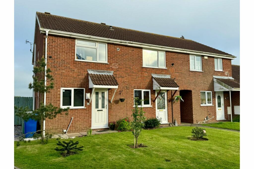 2 bedroom end of terrace house for sale in Raithby Avenue, Keelby