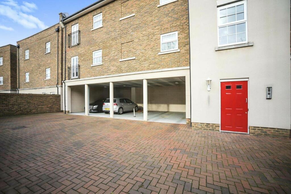 2 bedroom apartment for sale in Liverymen Walk, Greenhithe, DA9