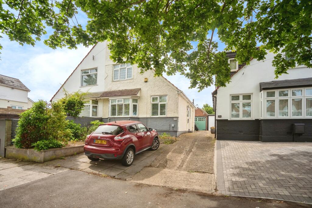 3 bedroom semidetached house for sale in Old Road East, Gravesend, DA12