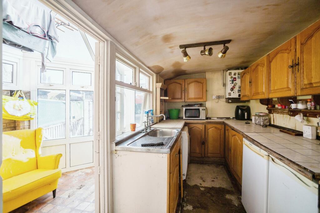 Additional image 14 of Walnut Tree Avenue, Dartford, DA1